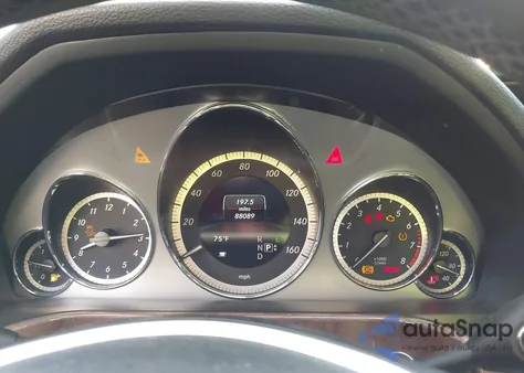 2013 Mercedes-Benz E 350 z USA, uszkodzony, nr VIN WDDHF5KB3DA723120